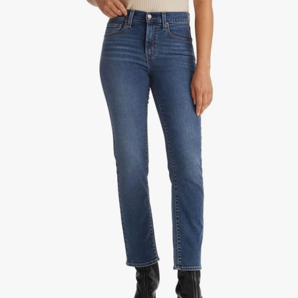 Levi's Women's 724 High Rise Straight Jeans; 28 Regular